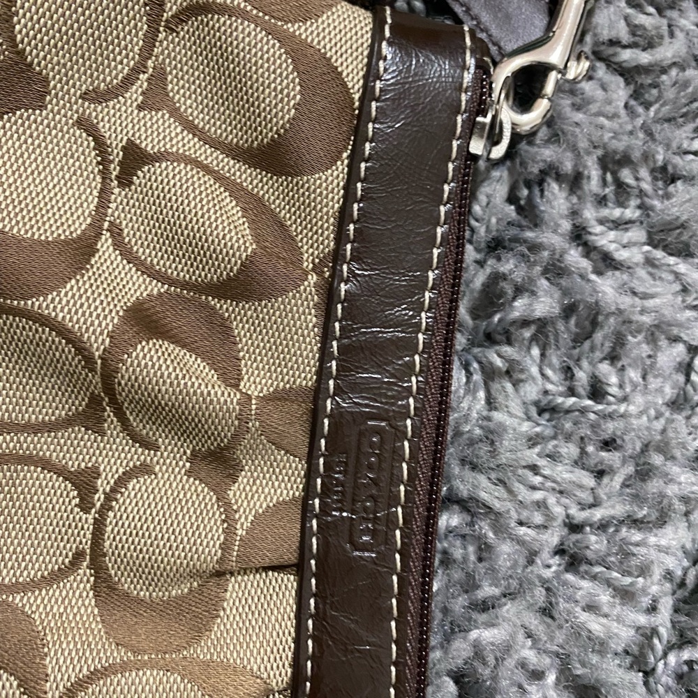 Brown classic Coach wristlet - Picture 3 of 4